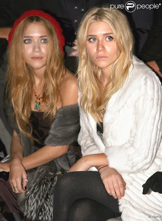 Ashley et Mary-Kate Olsen. Les jumelles les plus connues du monde sont accros à la mode.  Leur marque the Row, a reçu un acceuil très chaleureux ! 