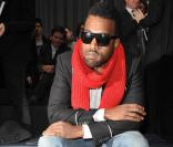 Le célèbre chanteur Kanye West a dessiné une collection de baskets pour la marque de luxe Louis Vuitton. Des chaussures qu'il ne se lasse pas de porter. Jugez vous-même !   
 
<title