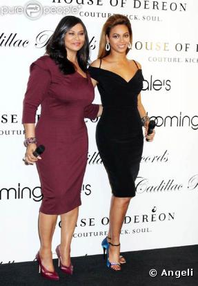 Beyoncé et sa mère. Les deux femmes sont à l'origine de la Marque House of dereon, qui propose des vêtements pour femme.