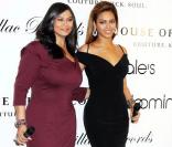 Beyoncé et sa mère. Les deux femmes sont à l'origine de la Marque House of dereon, qui propose des vêtements pour femme. 