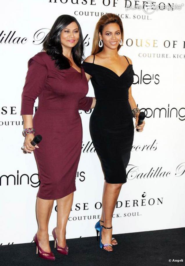 Beyoncé et sa mère. Les deux femmes sont à l'origine de la Marque House of dereon, qui propose des vêtements pour femme. 