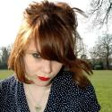 Kate Nash : La jolie chanteuse de 22 ans est tout excitée par son nouvel album... et son cadeau d'anniversaire !