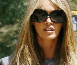 Elle Macpherson dans une robe Victoria Beckham