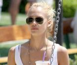 Jessica Alba, Cash Warren et leur fille Honor se détendent au parc à Malibu
