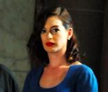 Anne Hathaway discutant avec le réalisateur Garry Marshall sur le tournage de Valentine's Day à Los Angeles le 13 août 2009
