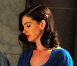 Anne Hathaway discutant avec le réalisateur Garry Marshall sur le tournage de Valentine's Day à Los Angeles le 13 août 2009