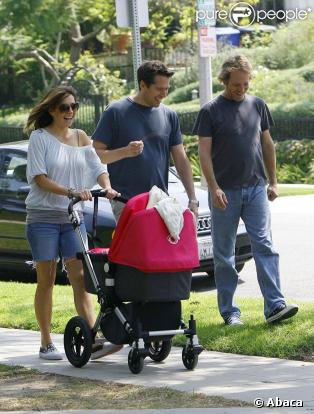 Alyson Hannigan avec son bébé et son chéri