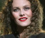 EXCLUSIF : Vanessa Paradis n'oublie jamais les copains... surtout pas Mélanie Laurent !