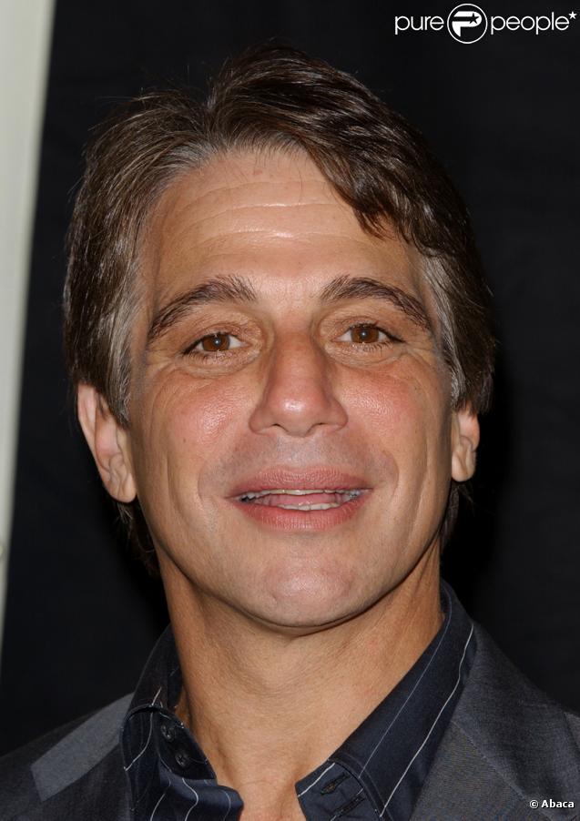 http://static1.purepeople.com/articles/3/38/22/3/@/268253-tony-danza-637x0-1.jpg