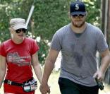 La craquante Anna Faris, en mode jogging avec son mari Chris Pratt et leur chien Bonzo, à Los Angeles, en août 2009 !