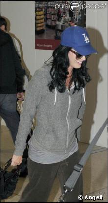 Katy Perry et son chéri à l'aéroport de Melbourne, en août 2009 !