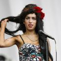 Amy Winehouse, très spéciale pour son come-back : un live honorable, mais des bêtises avec Pete Doherty ! Regardez !
