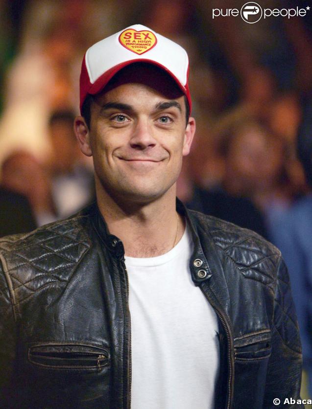 Alcool, drogue : Robbie Williams aurait peut-être même une autre addiction, si l'on en croit sa casquette
