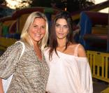 Sophie Favier et Pauline Delpech lors de la soirée de lancement de la Fête au Bois, le 28/08/09, au profit de l'association RISEP.
