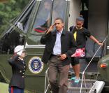 Barack Obama, sa femme Michelle et leurs filles Sasha et Malia de retour à Washington le 30 août 2009 après leurs congés sur l'île de Martha's Vineyard