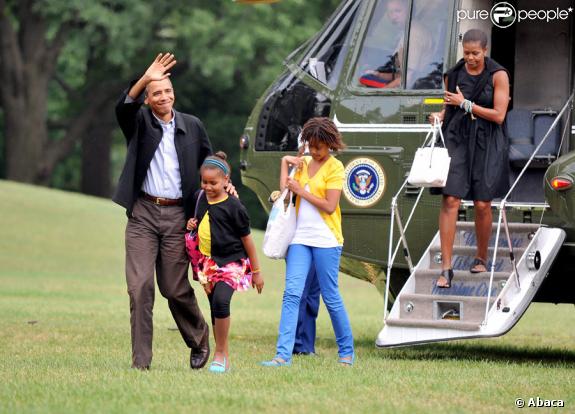 Barack Obama, sa femme Michelle et leurs filles Sasha et Malia de retour à Washington le 30 août 2009 après leurs congés sur l'île de Martha's Vineyard