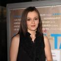 Katie Jarvis, révélation de Cannes âgée de 17 ans, soutient son film Fish Tank... avec son bébé !