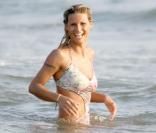 Michelle Hunziker, très belle sur les plages italiennes...