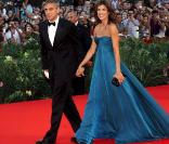 George Clooney et sa compagne Elisabetta Canalis arrivent main dans la main pour la projection de  The Men Who Stare at Goats , le 8 septembre 2009 à la Mostra de Venise