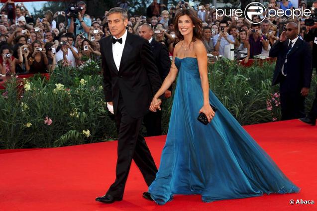 George Clooney et sa compagne Elisabetta Canalis arrivent main dans la main pour la projection de  The Men Who Stare at Goats , le 8 septembre 2009 à la Mostra de Venise