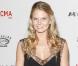 Jennifer Morrison exhibe d'une façon originale ses jolies jambes, à l'occasion de l'avant-première californienne de  The September Issue , qui s'est tenue au LACMA de Los Angeles, le 8 septembre 2009 !