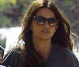 Penélope Cruz a encore opté pour des vêtements XXL le 09/09/09 à Los Angeles. Alors enceinte ou pas ?