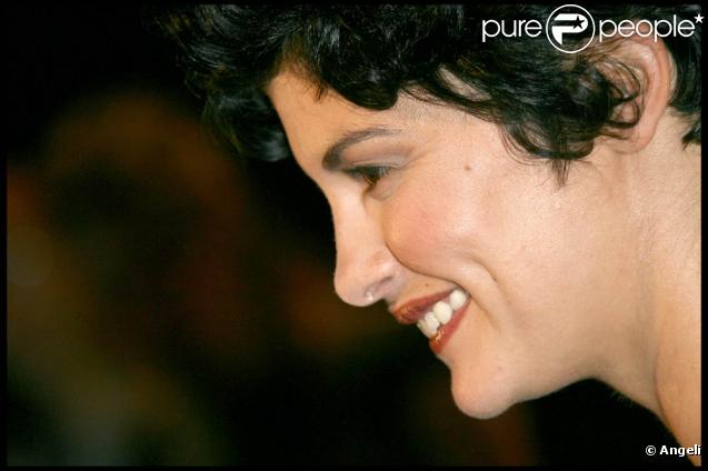 Audrey Tatou et son sourire, à l'occasion de la soirée consacrée à  Coco avant Chanel , qui s'est tenue à la boutique Chanel de Robertson Boulevard, à Beverly Hills, le 9 septembre 2009 !