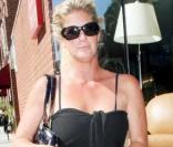 Rachel Hunter dans les rues de Beverly Hills plus en forme que jamais le 09/09/09