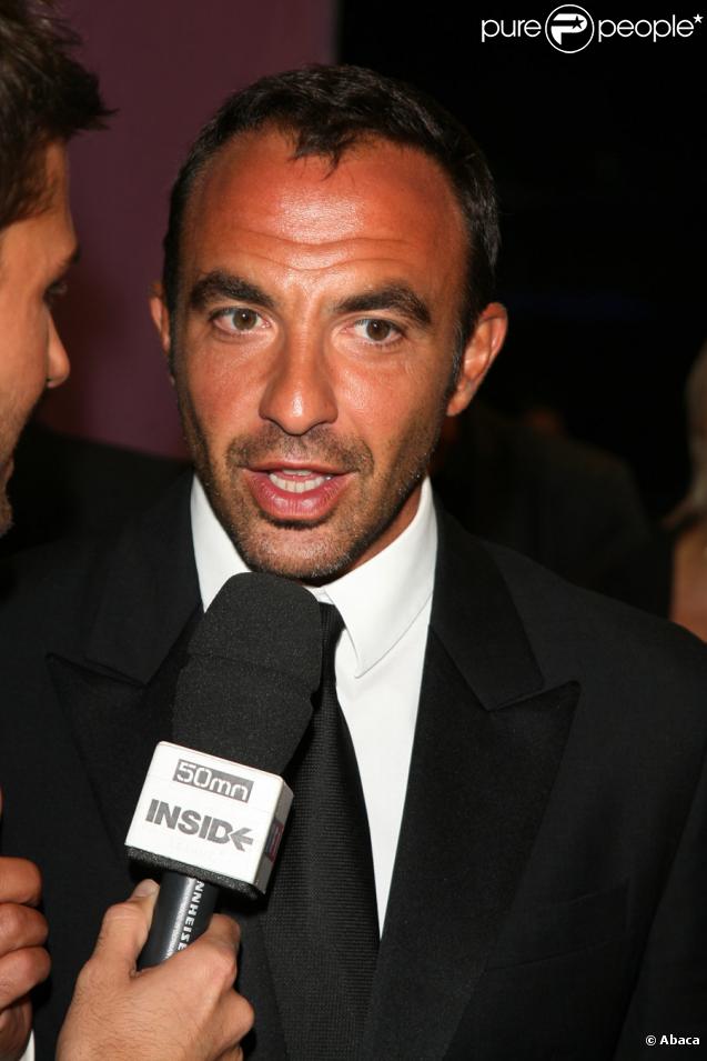 Nikos prendra le relais pour les émissions de Secret Story jusqu'à dimanche, Benji étant souffrant.