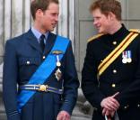 Le prince Harry et son frère William à l'anniversaire de la reine à Londres en juin 2009