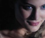 Nora Arnezeder pour la campagne Idylle de Guerlain
