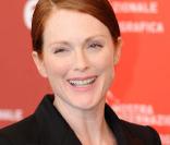 Julianne Moore radieuse, à l'occasion du photocall de  A single man , lors de la 66e Mostra de Venise, le 11 septembre 2009 !