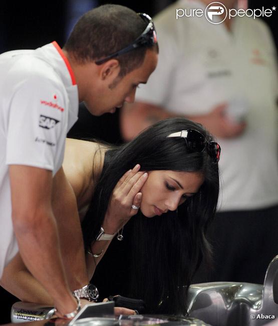Nicole Scherzinger et Lewis Hamilton en mai 2009 lors du Grand Prix d'Angleterre   