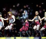 Nicole Scherzinger et les Pussycat Dolls en concert à Londres en janvier 2009   