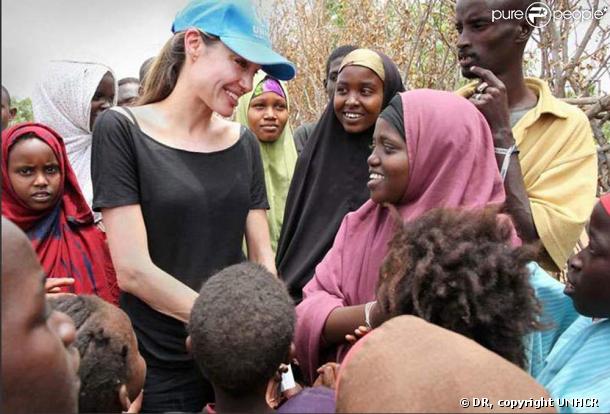 Angelina Jolie dans le camp de réfugiés au Kenya   