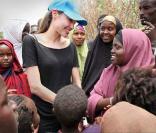 Angelina Jolie dans le camp de réfugiés au Kenya   