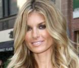 Marisa Miller superbe en bleu lors de la fashion week à New York le 13/09/09