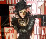 Lady Gaga au défilé Marc Jacobs... Découvrez son nouveau look encore plus... fou !