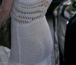 Kylie Minogue dans les rues de Londres se promène... presque toute nue !