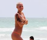 Amber Rose, en vacances à Miami au mois d'août 2009 avec son amoureux Kanye West