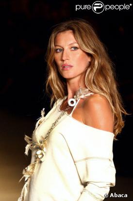 Gisele Bündchen défile à Sao Paolo en juin 2009 