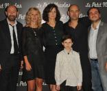 Kad Merad, Sandrine Kiberlain, Maxime Godart, Valérie Lemercier, Laurent Tirard et François-Xavier Demaison lors de la première du Petit Nicolas le 20 septembre 2009 à Paris