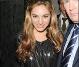 Kelly Brook quitte le Club Ivy après s'être bien amusée à la fête Top Shop. 20/09/09