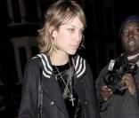 Alexa Chung quitte le Club Ivy après s'être bien amusée à la fête Top Shop. 20/09/09