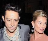 Kate Moss et Jamie Hince quittent le Club Ivy après s'être bien amusés à la fête Top Shop. 20/09/09