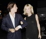 Eva Herzigova et son compagnon Gregorio Marsiaj quittent le Club Ivy après la fête Top Shop. 20/09/09