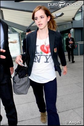 Emma Watson arrive en Angleterre. 21/09/09