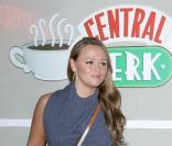 Kimberly Walsh (Girls Aloud) était présente, mercredi 23 septembre, à l'inauguration du café Central Perk à Londres, inspiré de la série  Friends .