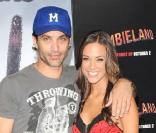 Jonathan Schaech et une amie à la première de Zombieland au Grauman's Chinese Theatre à Hollywood le 23 septembre 2009