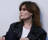Dans les coulisses de la campagne Uniqlo avec Emmanuelle Seigner